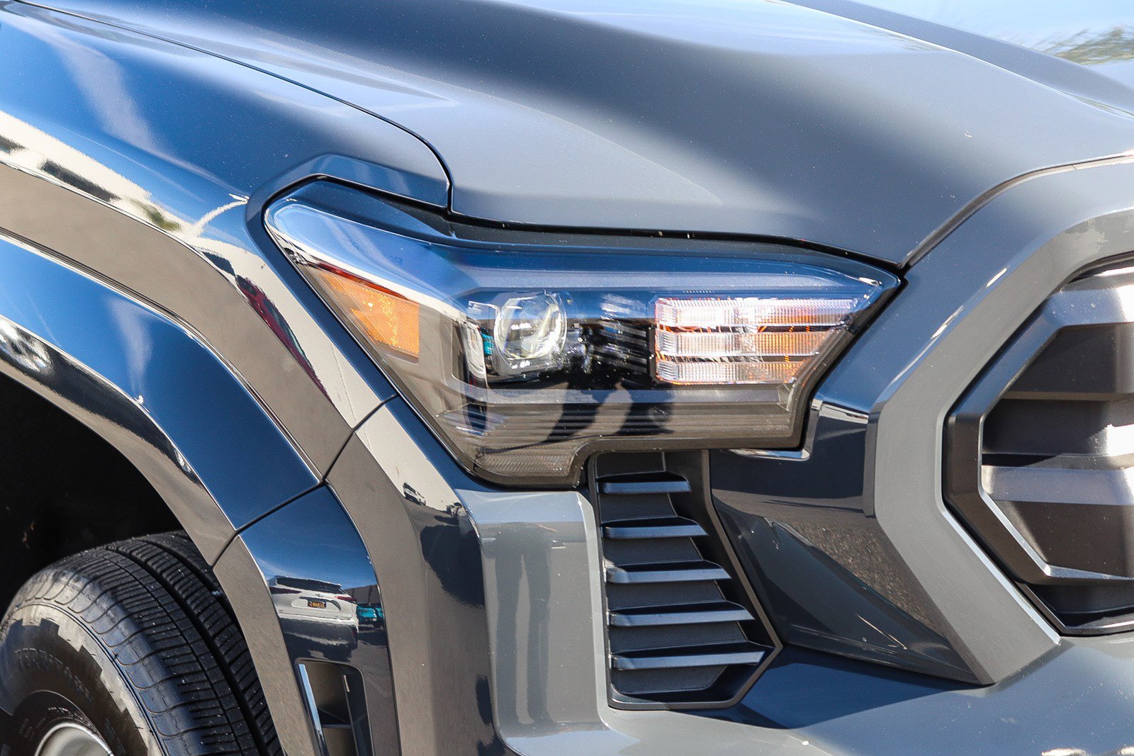 Used 2025 Toyota Tacoma SR RWD image 5
