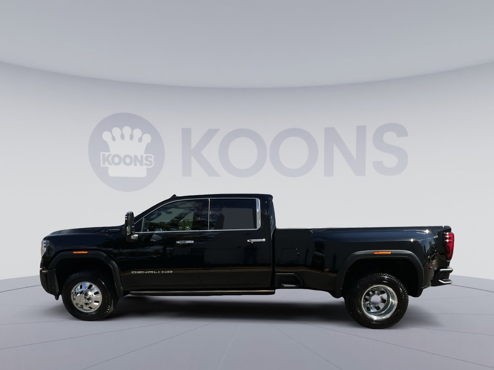 Used 2024 GMC Sierra 3500 Denali Ultimate AWD/4WD image 7