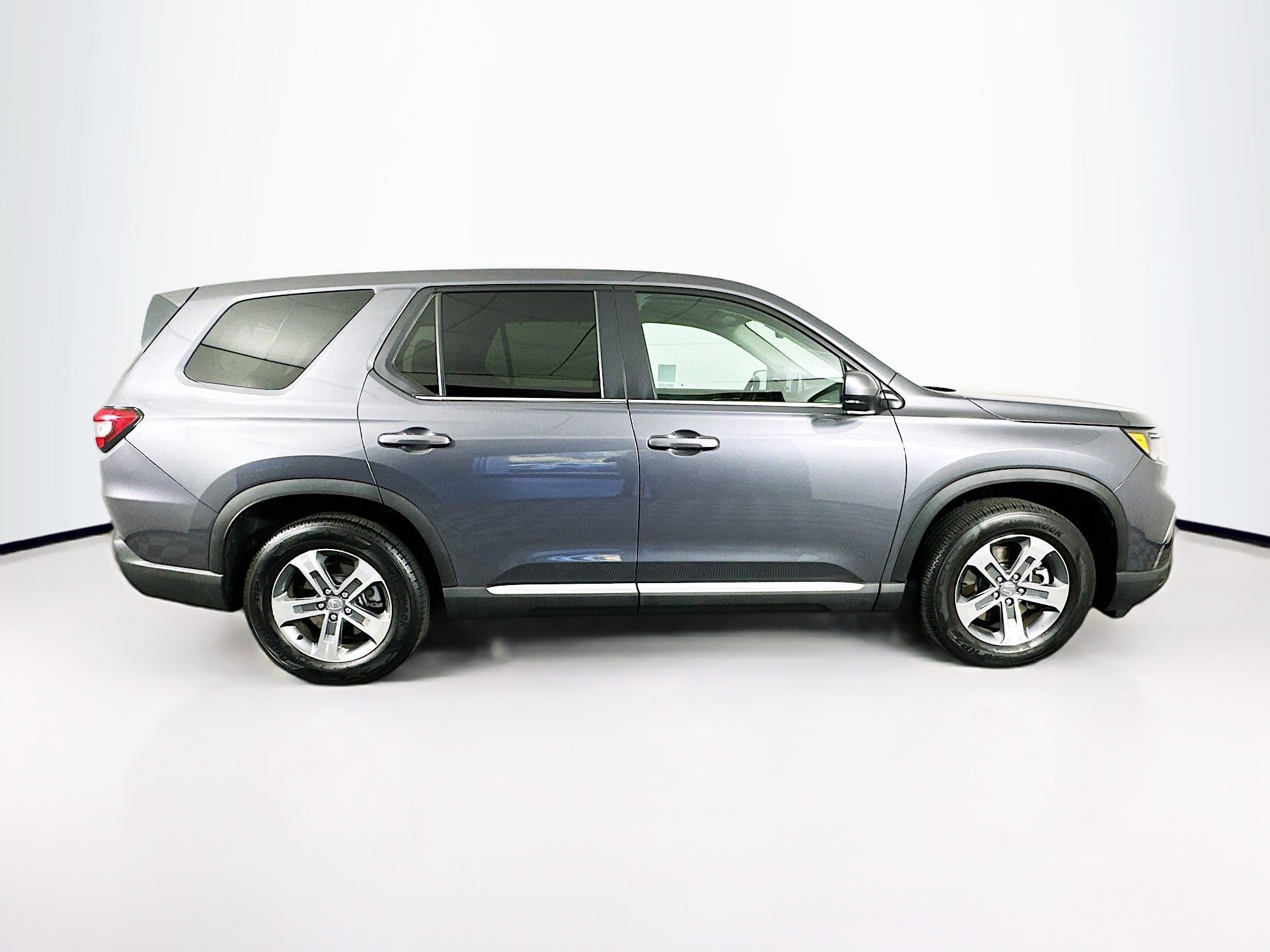 Used 2025 Honda Pilot EX-L image 10