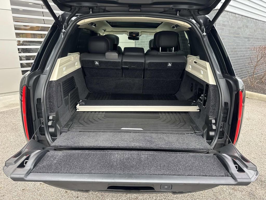 Certified 2024 Land Rover Range Rover Long Wheelbase Autobiography image 6