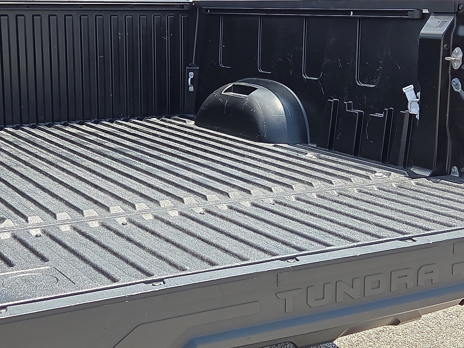Used 2022 Toyota Tundra SR5 AWD/4WD image 9