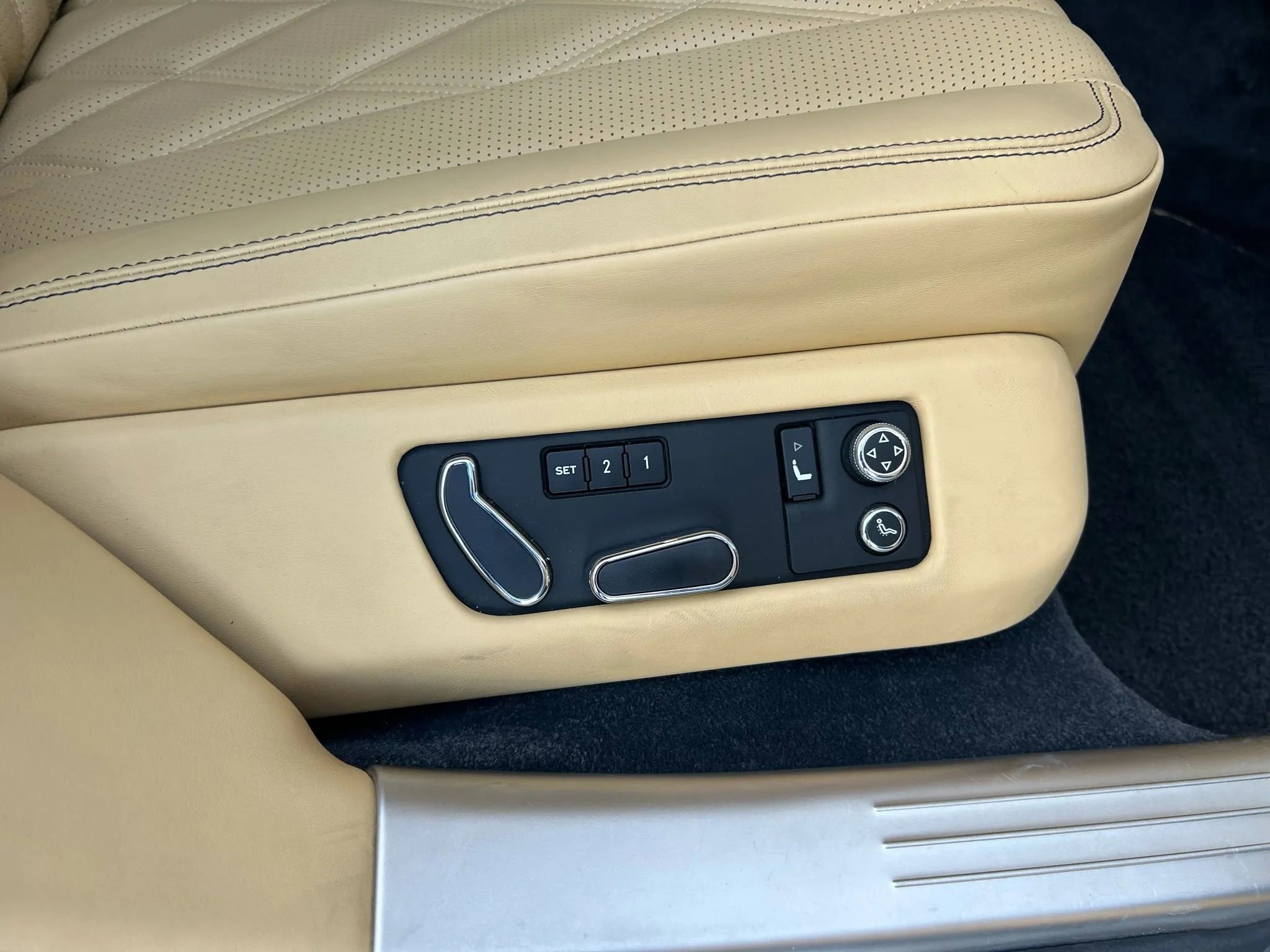 Used 2015 Bentley Flying Spur V8 image 25