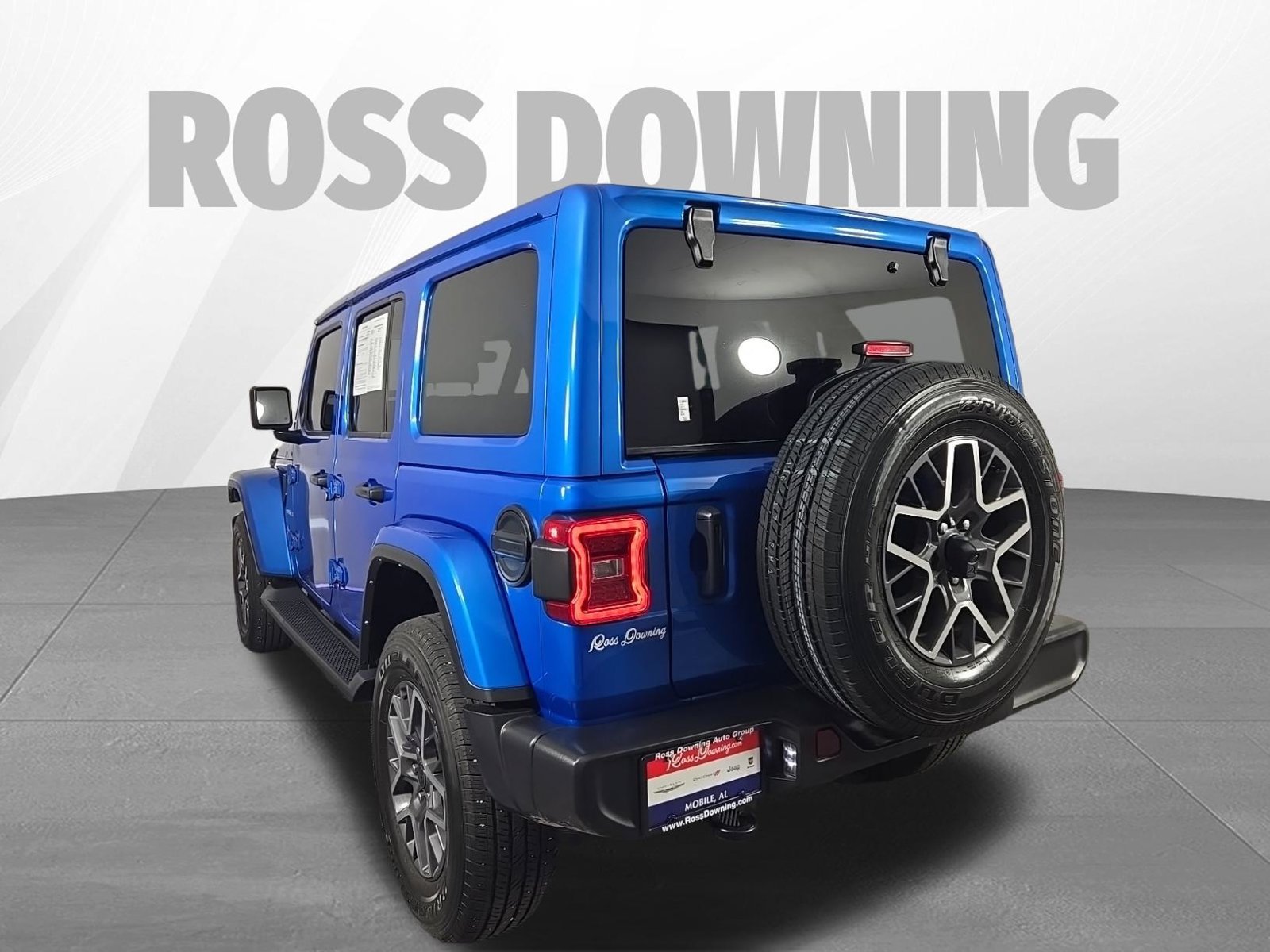 Used 2024 Jeep Wrangler Unlimited Sahara w/ Technology Group AWD/4WD image 6