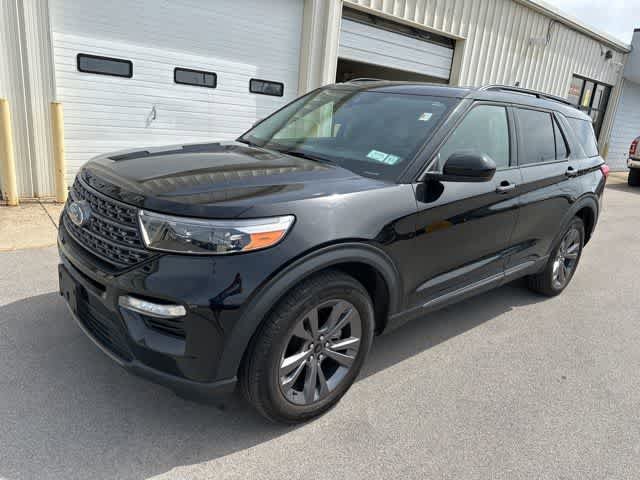 Used 2022 Ford Explorer XLT w/ Equipment Group 202A AWD/4WD image 2