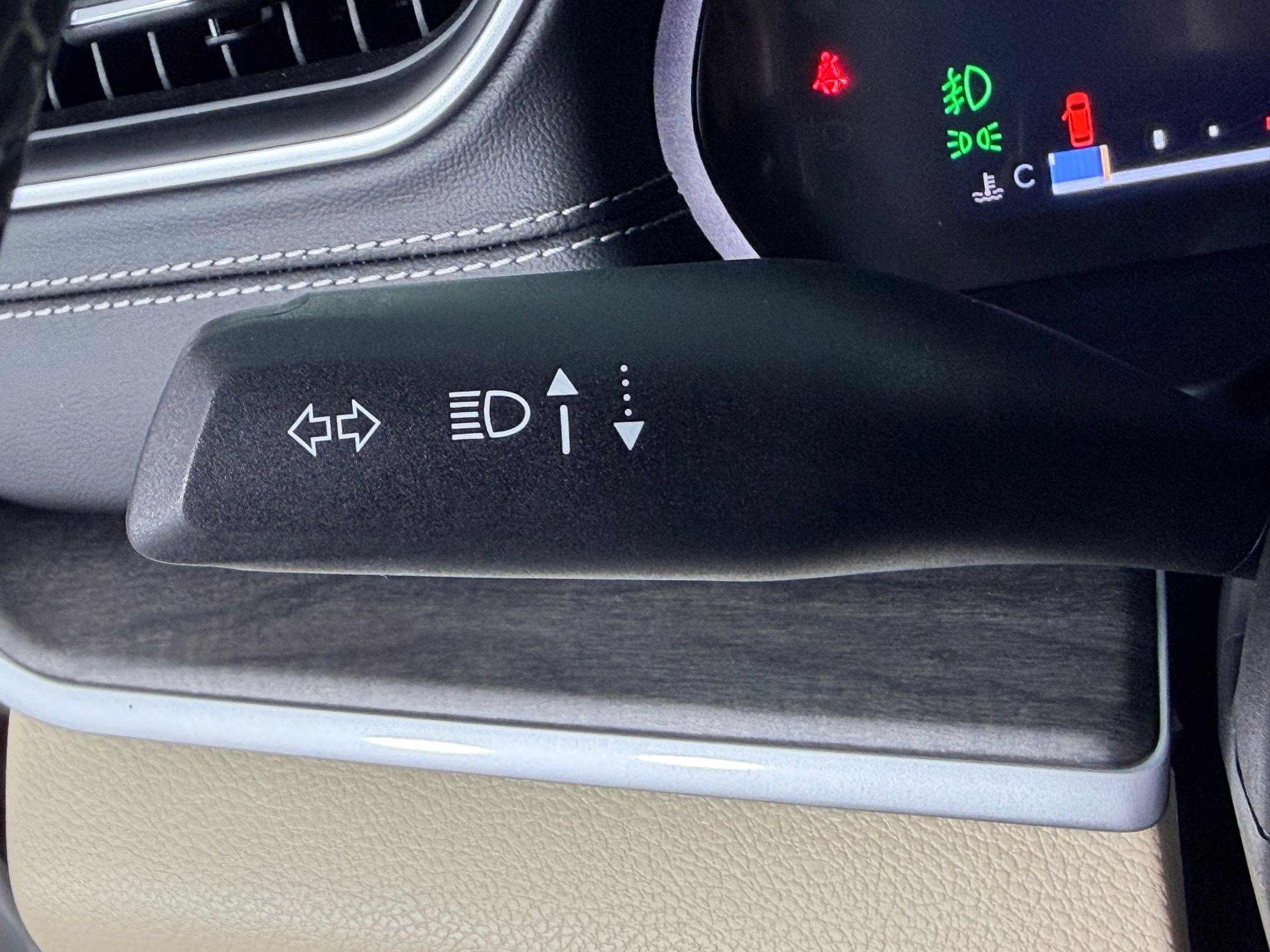 Used 2025 Jeep Grand Cherokee Limited w/ Luxury Tech Group II image 18