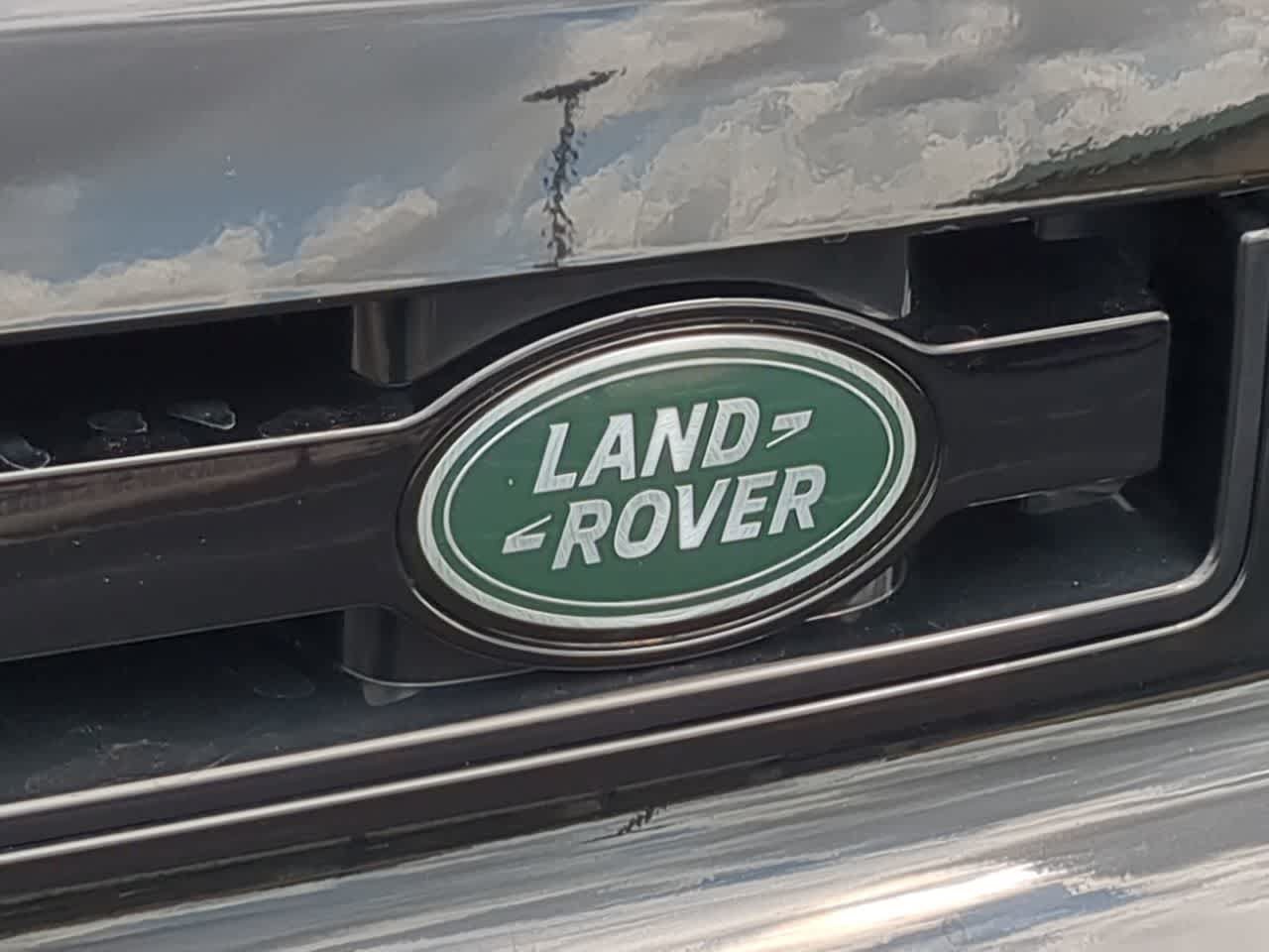 Certified 2025 Land Rover Defender 110 V8 AWD/4WD image 12