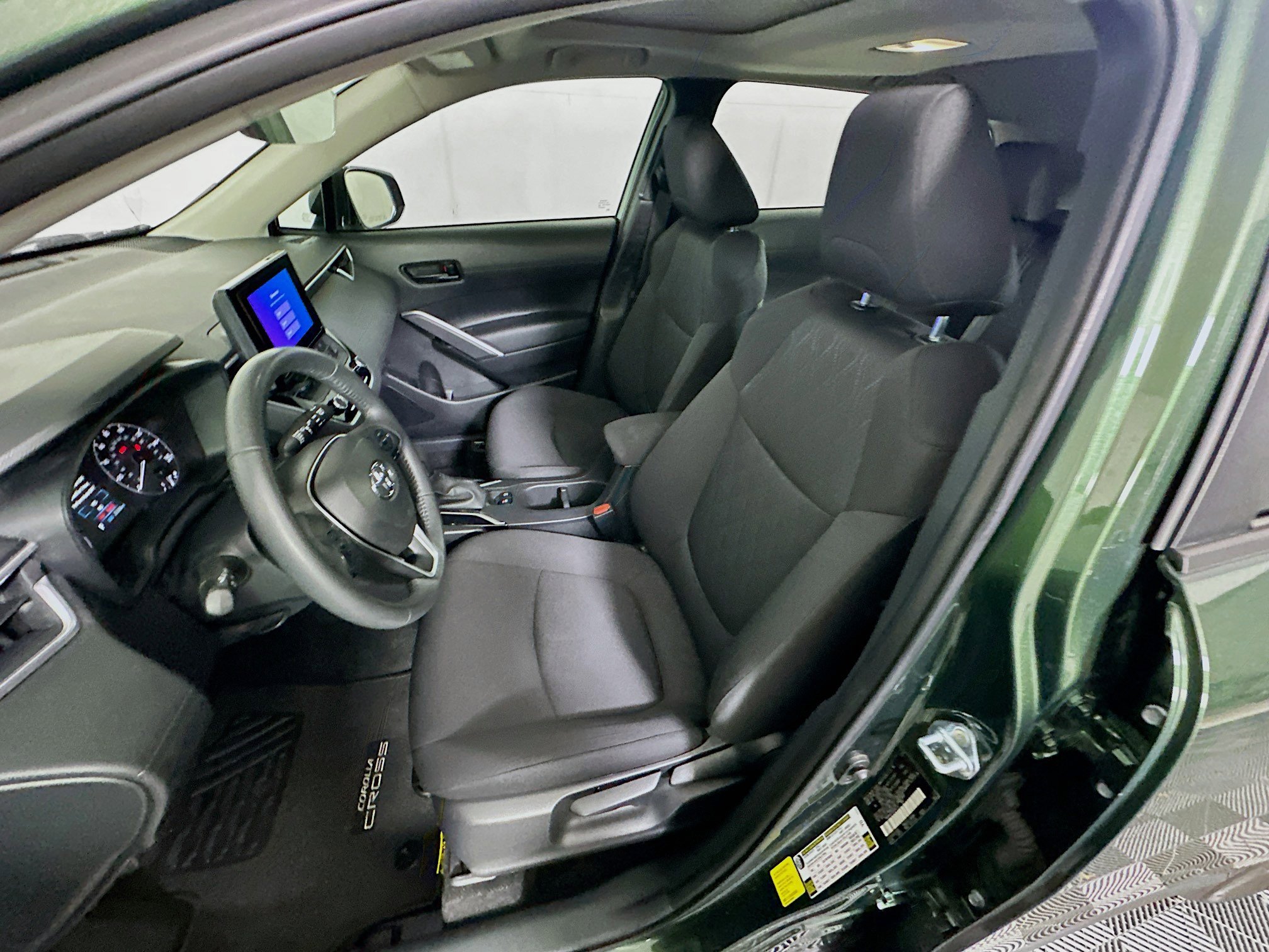 Used 2024 Toyota Corolla Cross LE w/ Moonroof Package image 13