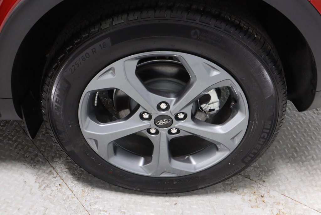 Certified 2025 Ford Escape ST-Line w/ Cold Weather Package image 19