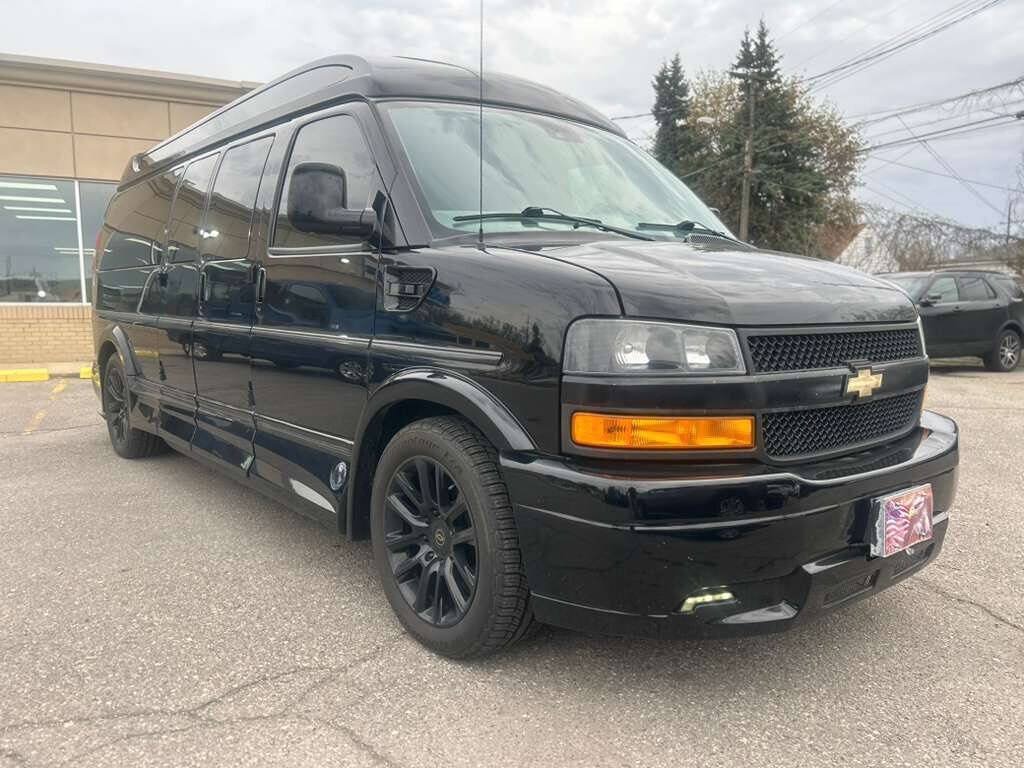 Used 2019 Chevrolet Express 2500 Extended w/ Enhanced Convenience Package RWD image 3