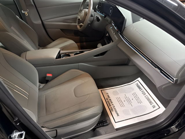 Used 2025 Hyundai Elantra SEL FWD image 13
