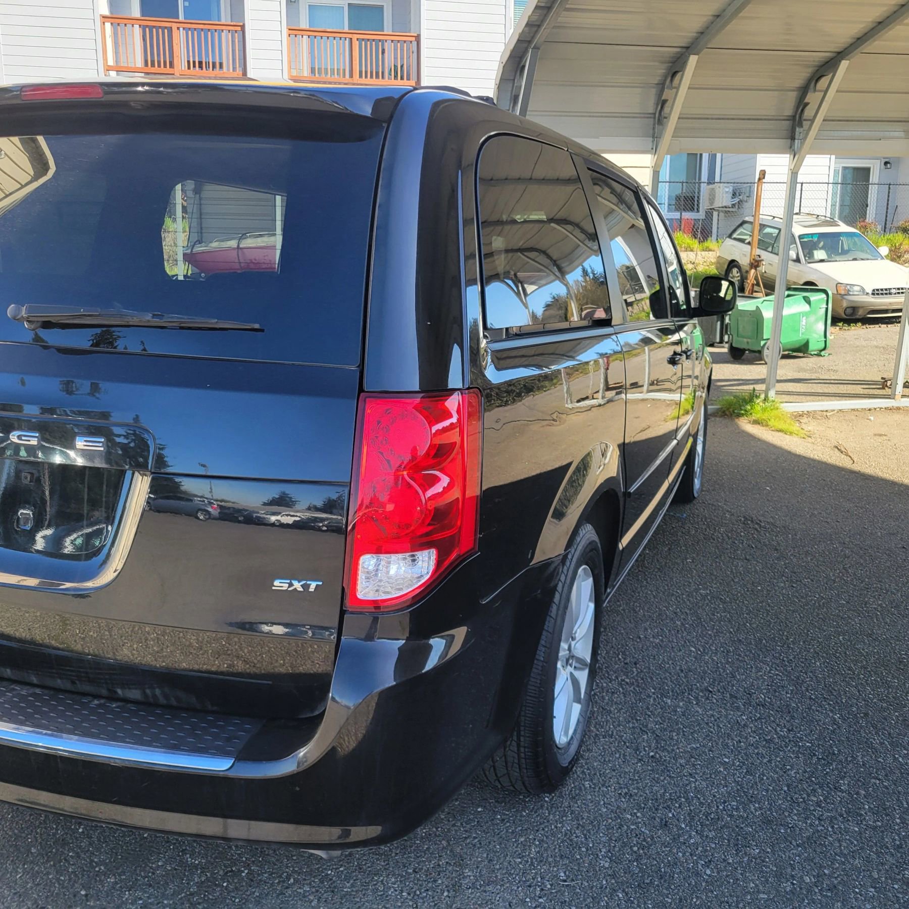 Used 2017 Dodge Grand Caravan SXT w/ Quick Order Package 29G SXT FWD image 4