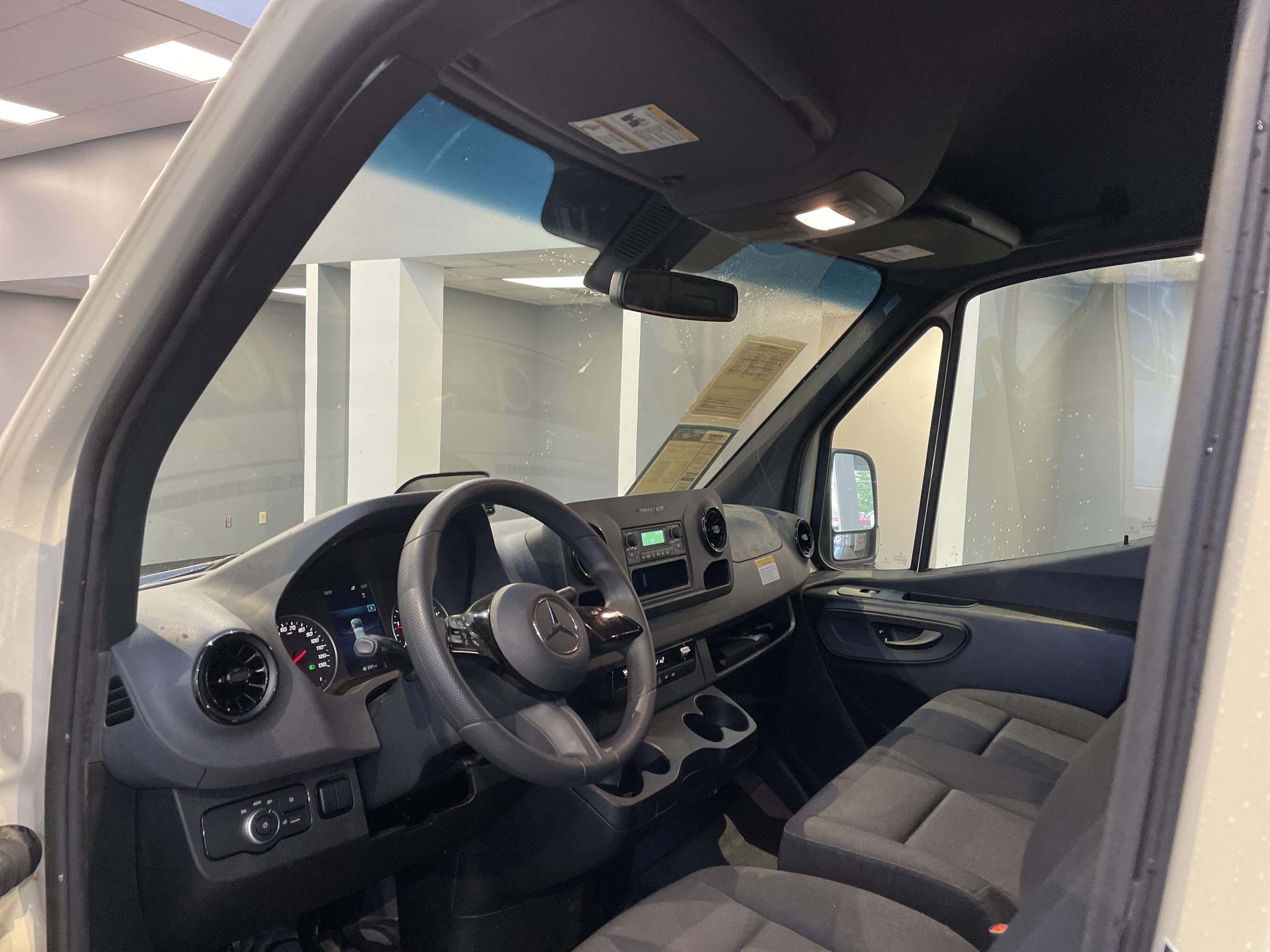 Used 2025 Mercedes-Benz Sprinter 2500 image 19