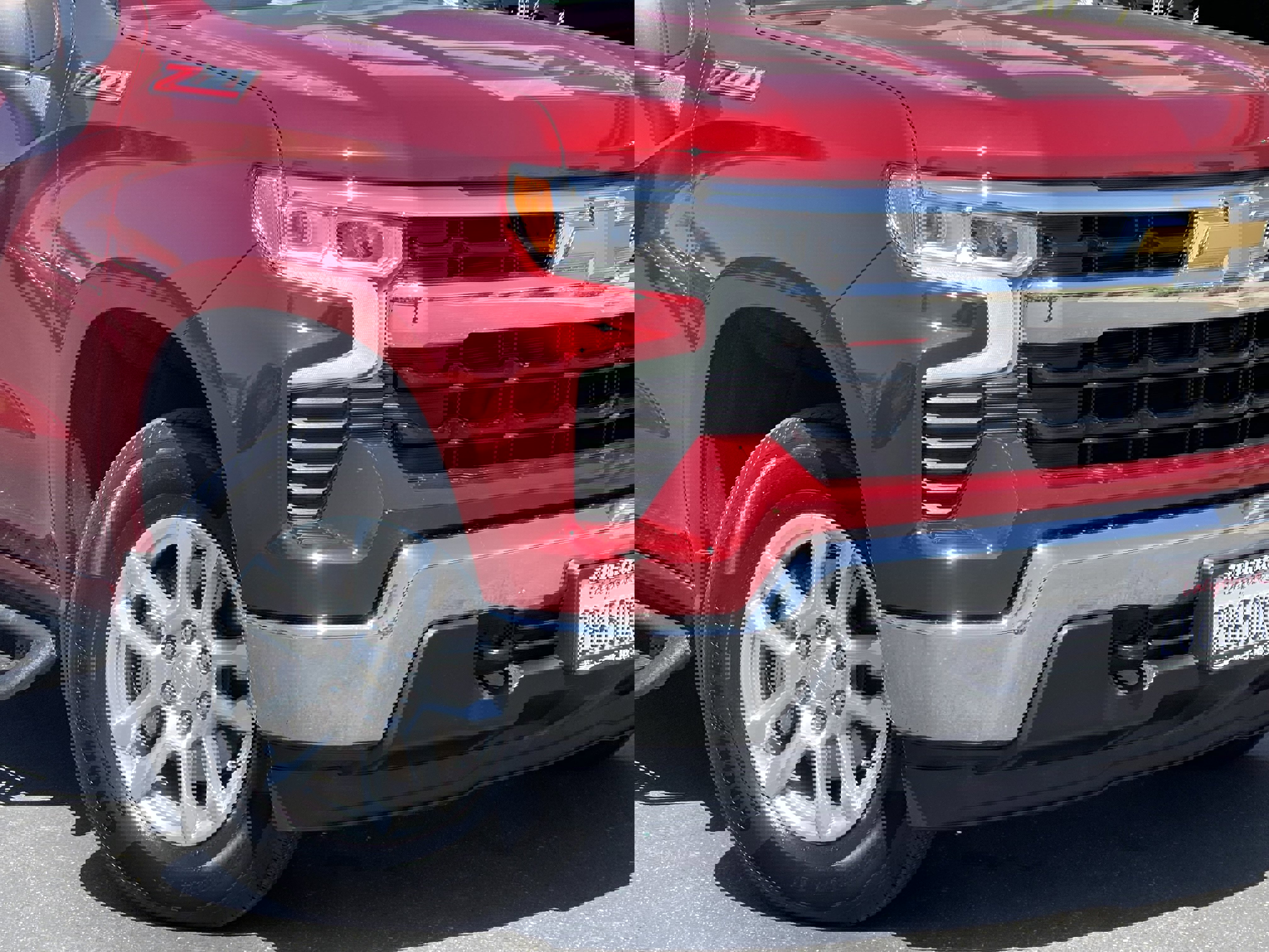 Used 2023 Chevrolet Silverado 1500 LT AWD/4WD image 4