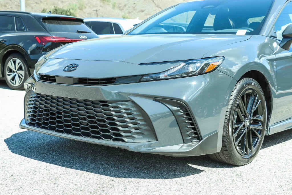 Used 2026 Toyota Camry SE FWD image 7
