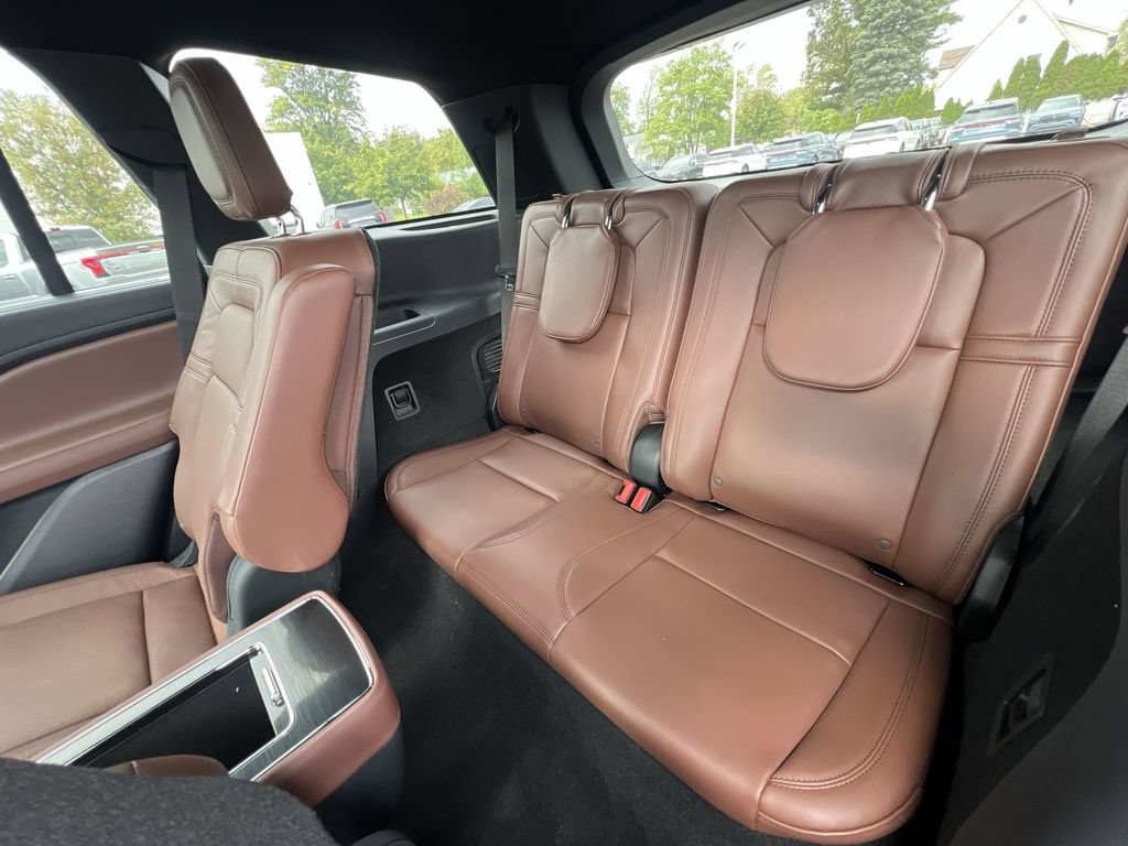 Certified 2025 Lincoln Aviator Reserve w/ Luxury Package RWD image 32