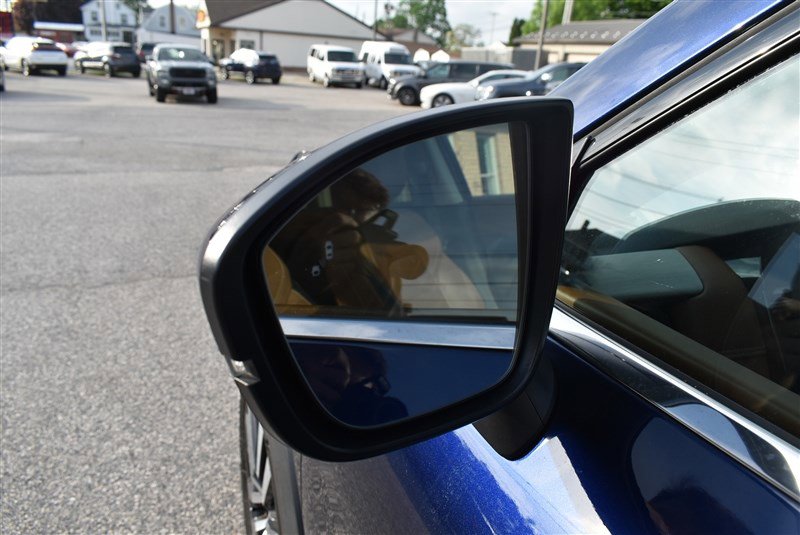 Used 2022 Nissan Pathfinder Platinum w/ Cargo Package image 12