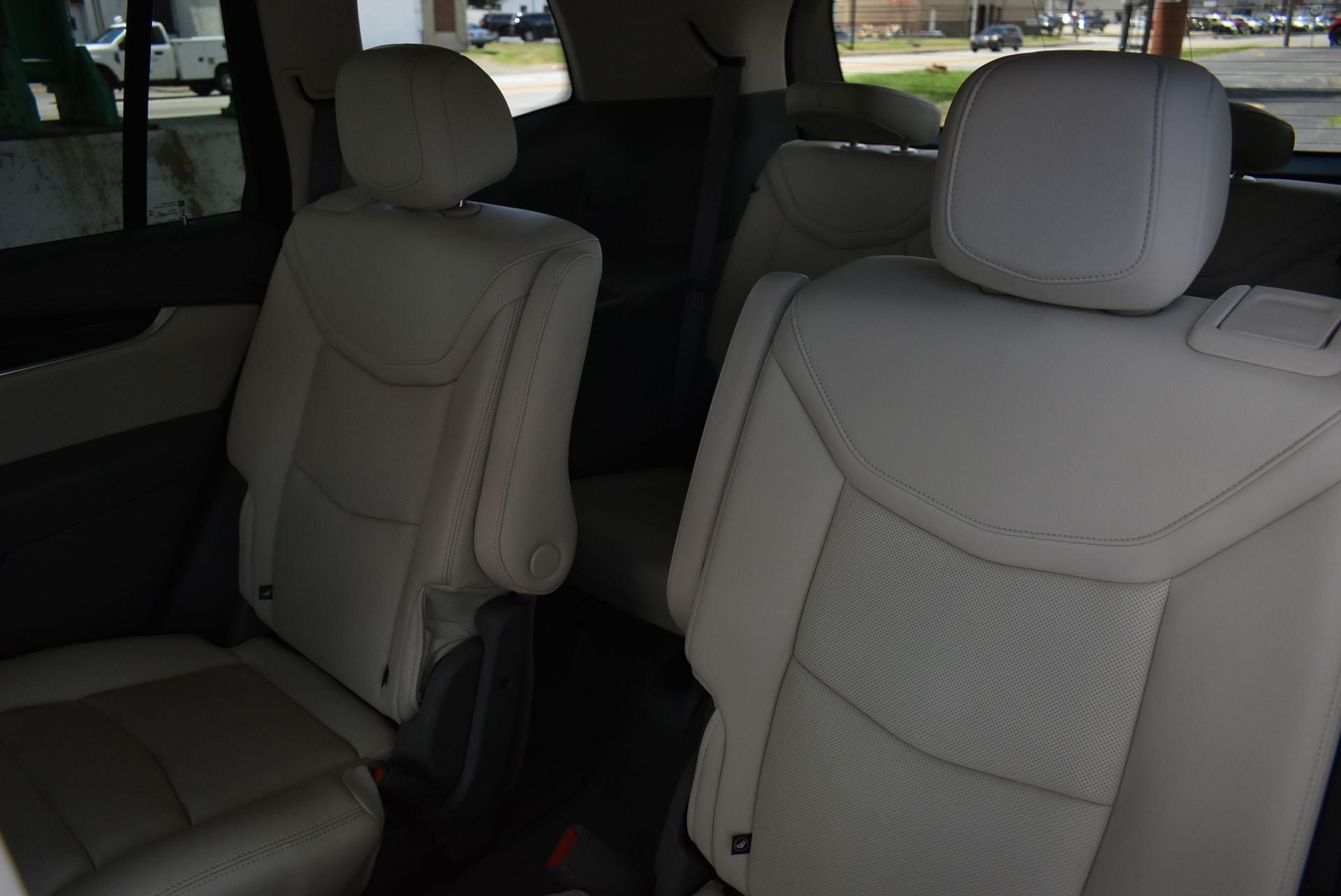 Used 2023 Cadillac XT6 Premium Luxury w/ Technology Package AWD/4WD image 16