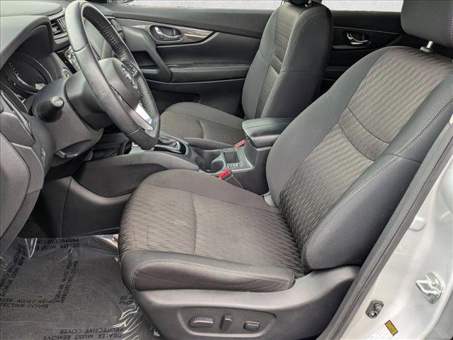 Used 2020 Nissan Rogue SV image 15