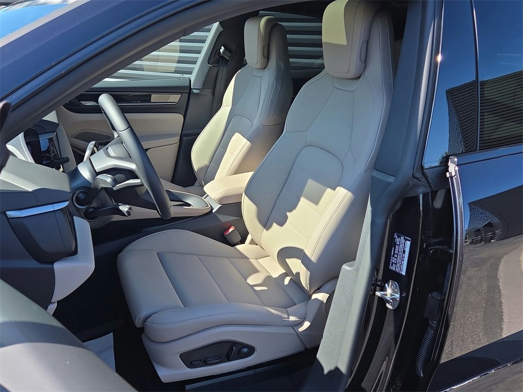 New 2025 Porsche Macan 4S Electric image 5