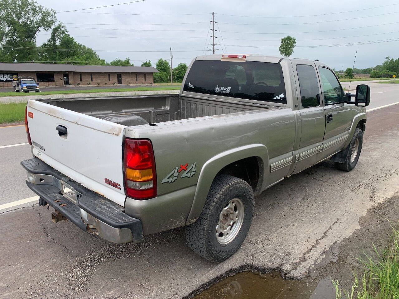 Used 2000 Chevrolet Silverado 2500 LS w/ Snow Plow Prep Pkg AWD/4WD image 3