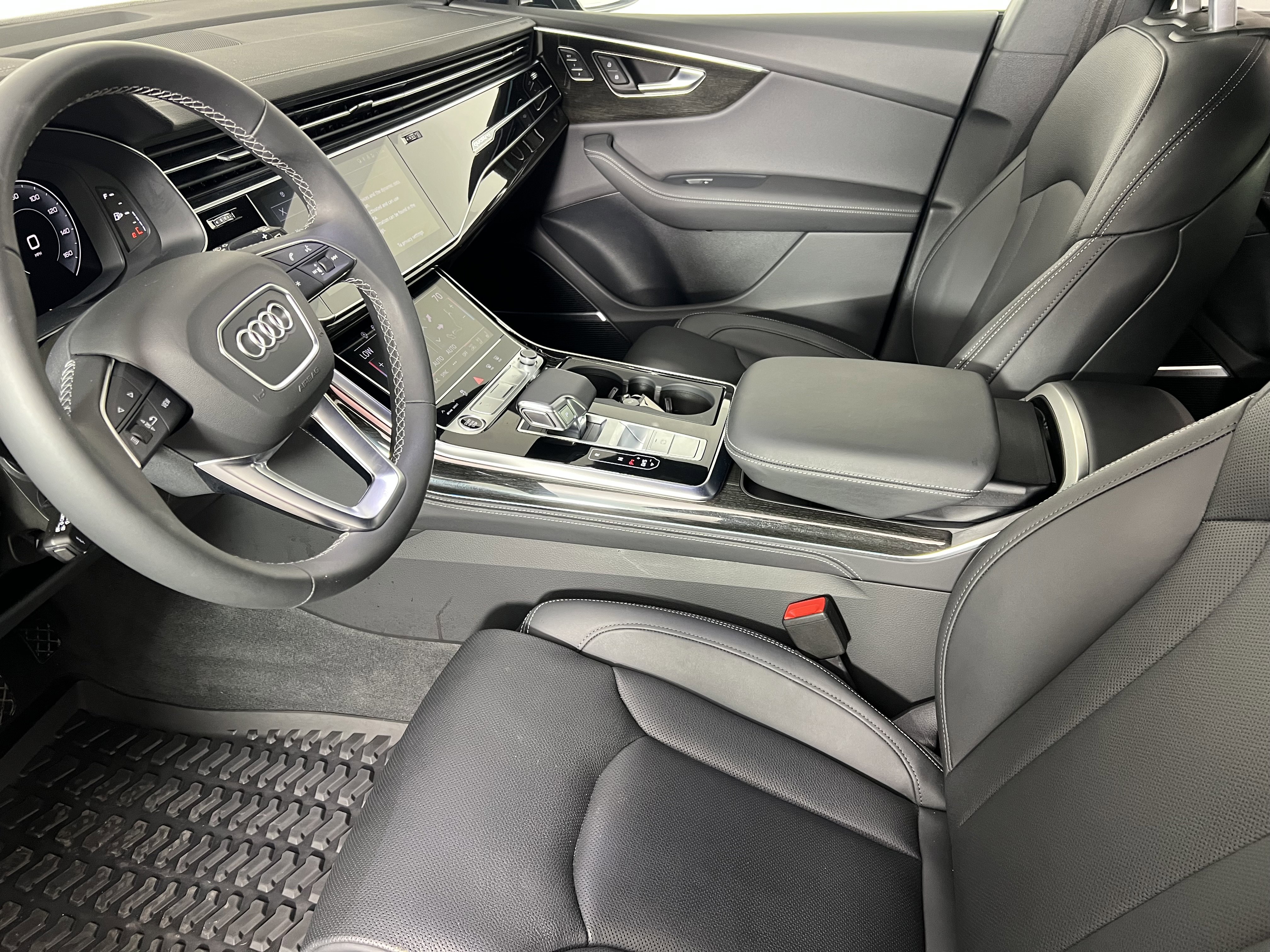 Used 2025 Audi Q8 Prestige AWD/4WD image 4