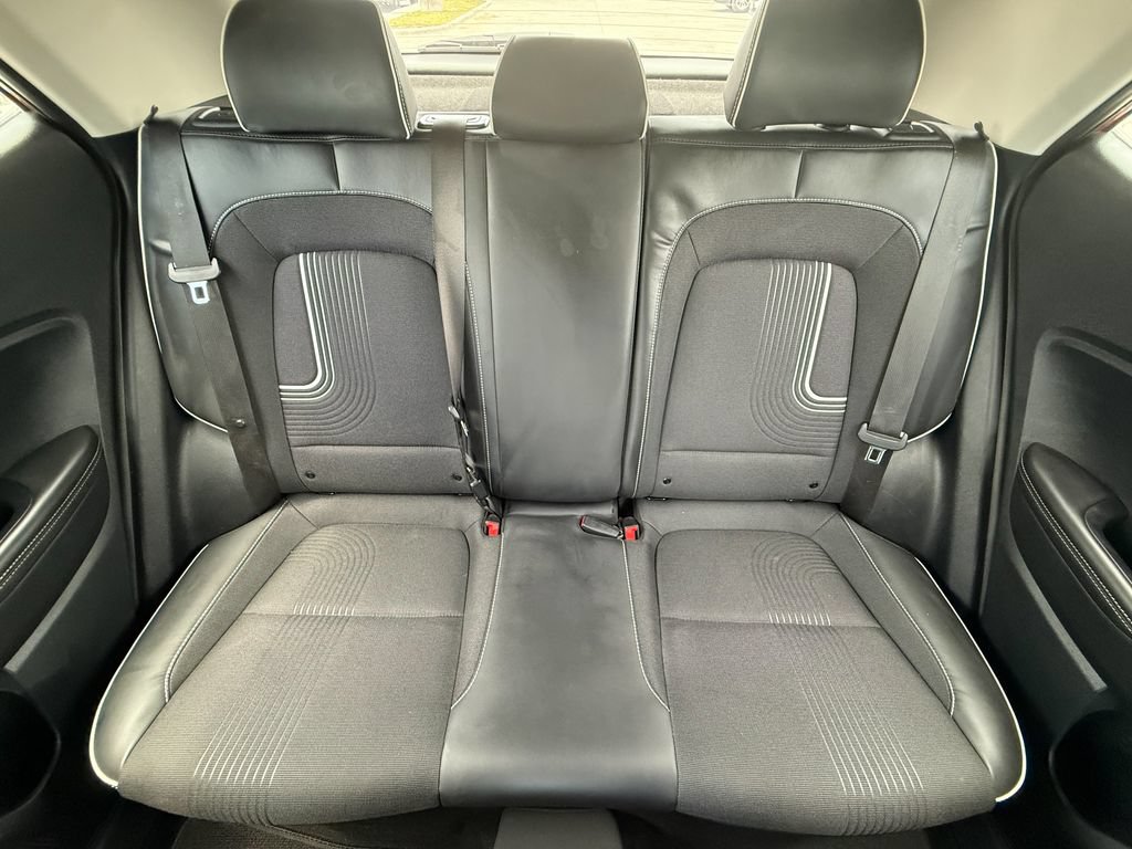 Used 2024 Hyundai Venue Limited FWD image 27