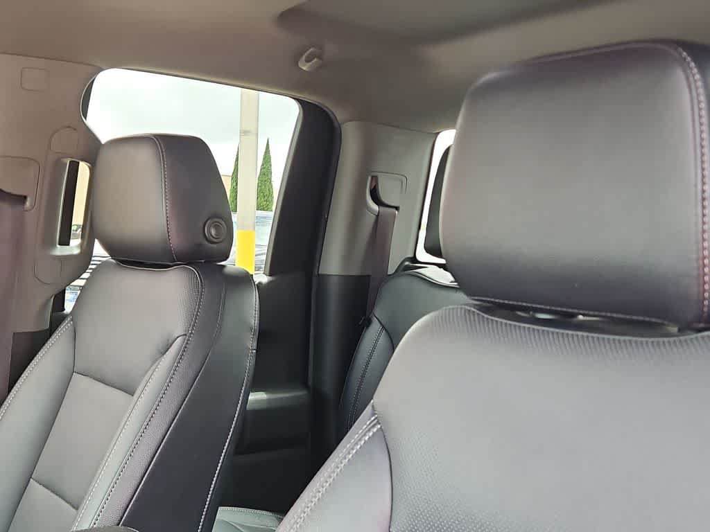Used 2020 Chevrolet Silverado 1500 LT w/ Trailering Package AWD/4WD image 17