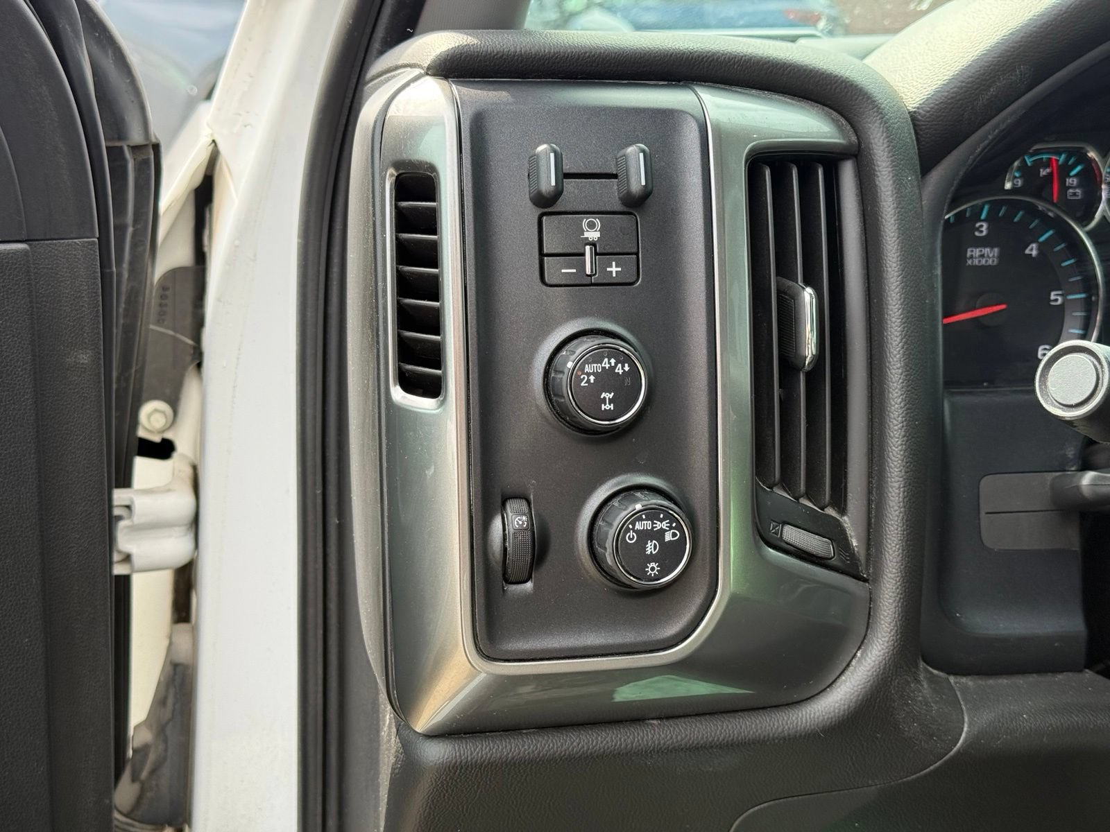 Used 2018 Chevrolet Silverado 1500 LT w/ All Star Edition AWD/4WD image 12