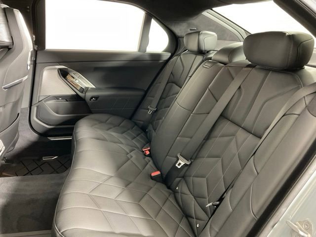 Used 2024 BMW 760i xDrive image 36