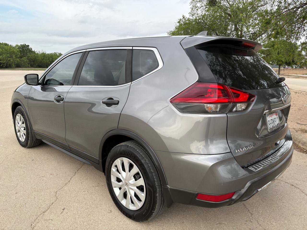 Used 2018 Nissan Rogue S FWD image 9