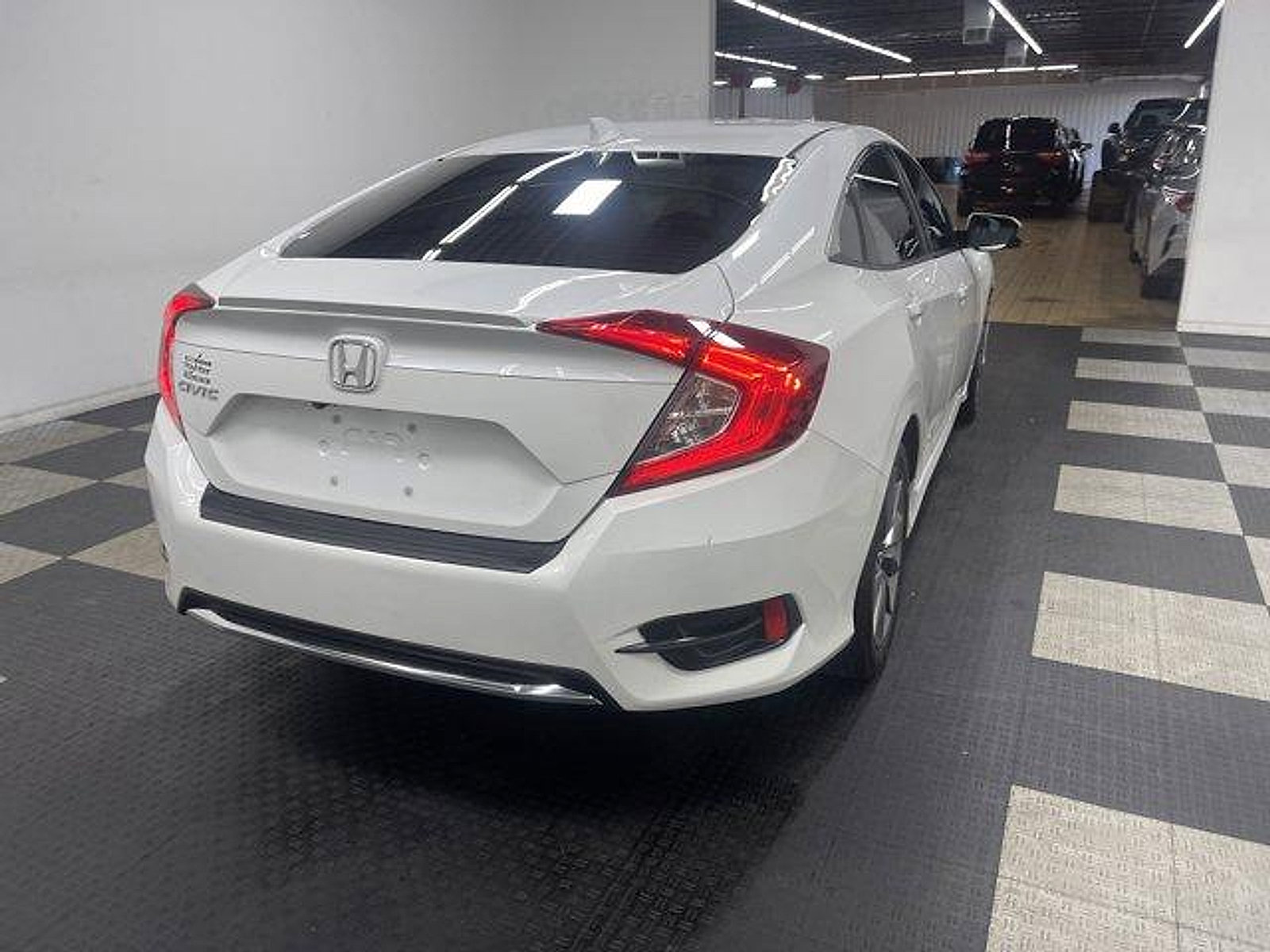 Used 2019 Honda Civic EX-L image 4