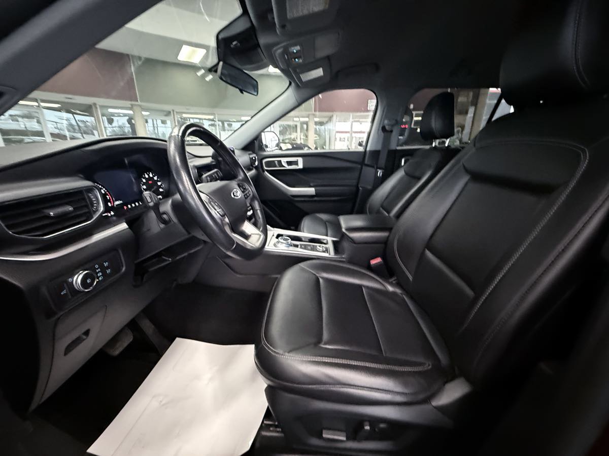 Used 2022 Ford Explorer XLT w/ Equipment Group 202A image 23