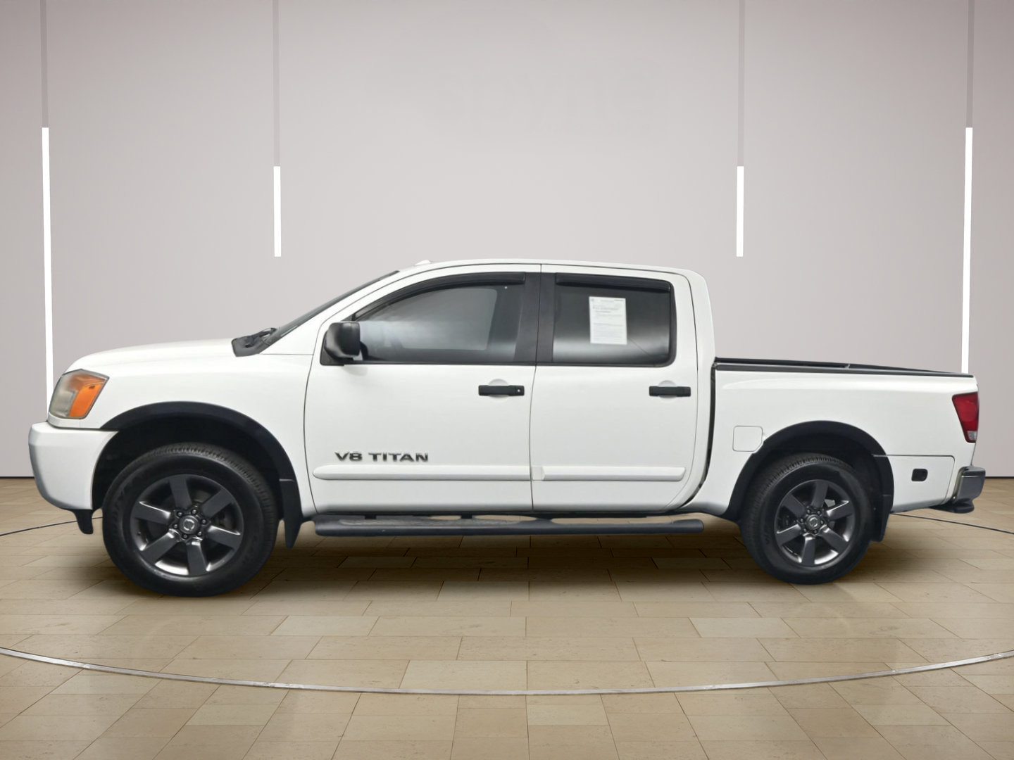 Used 2015 Nissan Titan SV w/ SV Value Truck Package RWD image 4