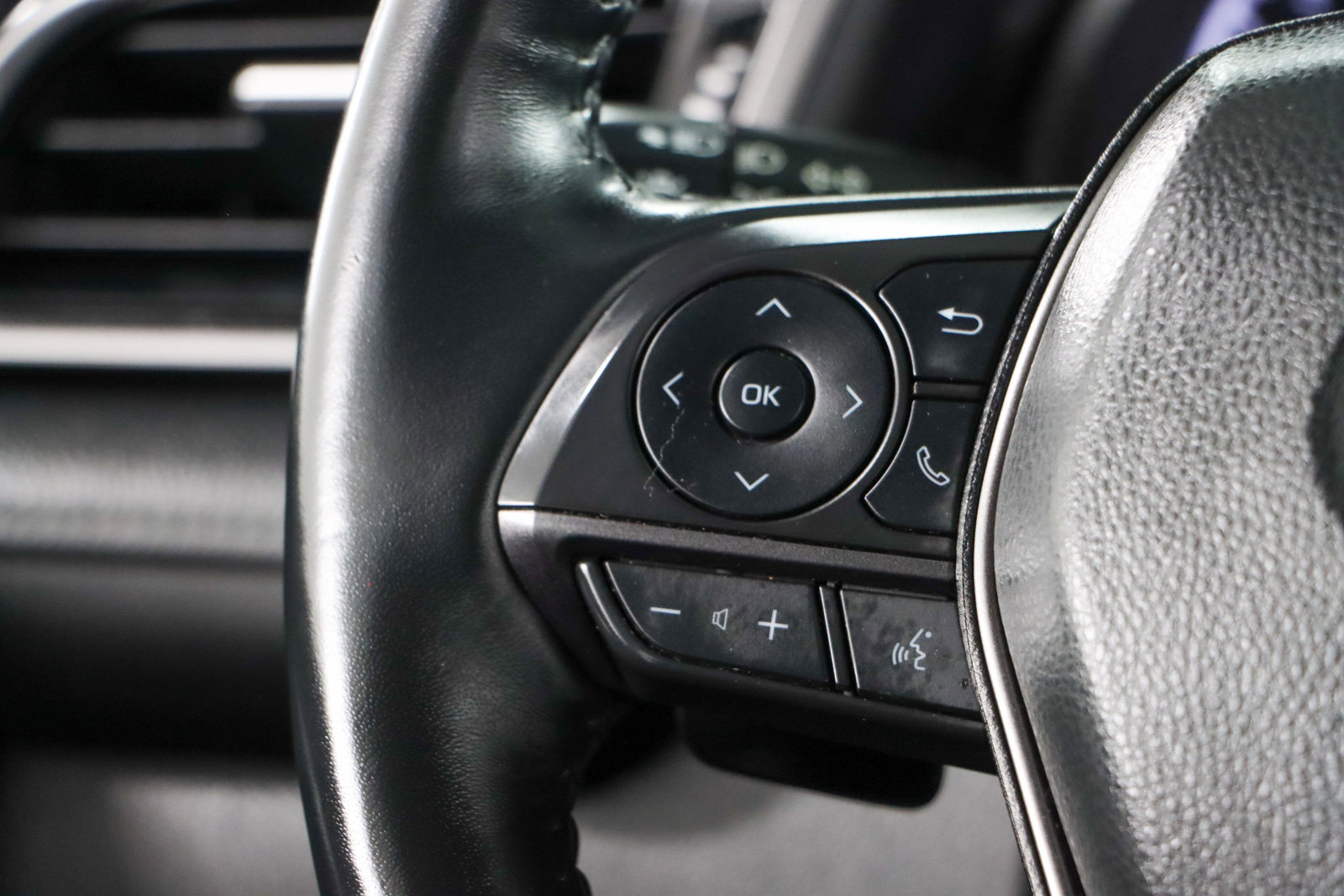 Used 2024 Toyota Camry SE w/ Cold Weather Package FWD image 13