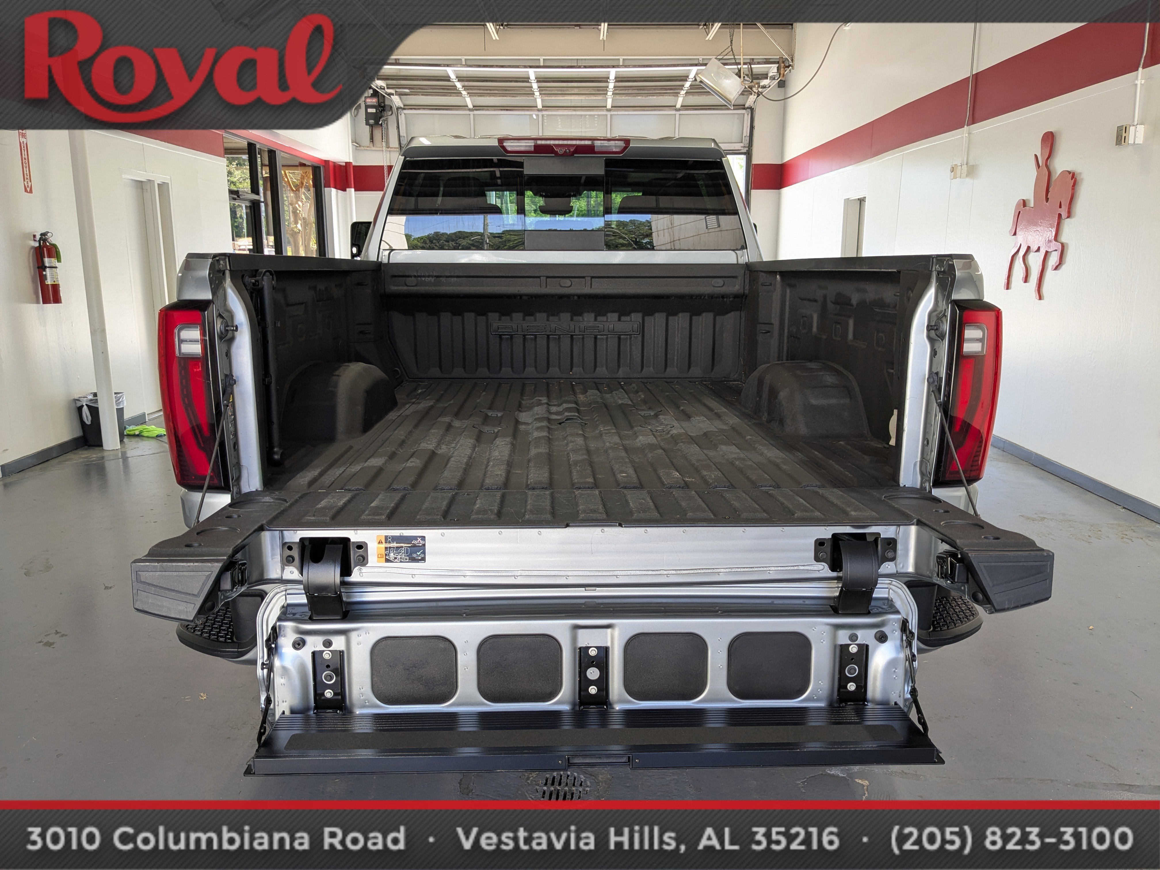 Used 2024 GMC Sierra 2500 Denali w/ Denali Reserve Package image 12