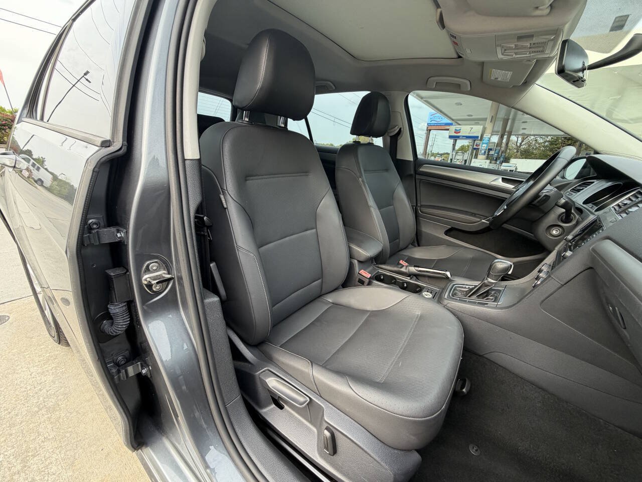 Used 2015 Volkswagen Golf S FWD image 7