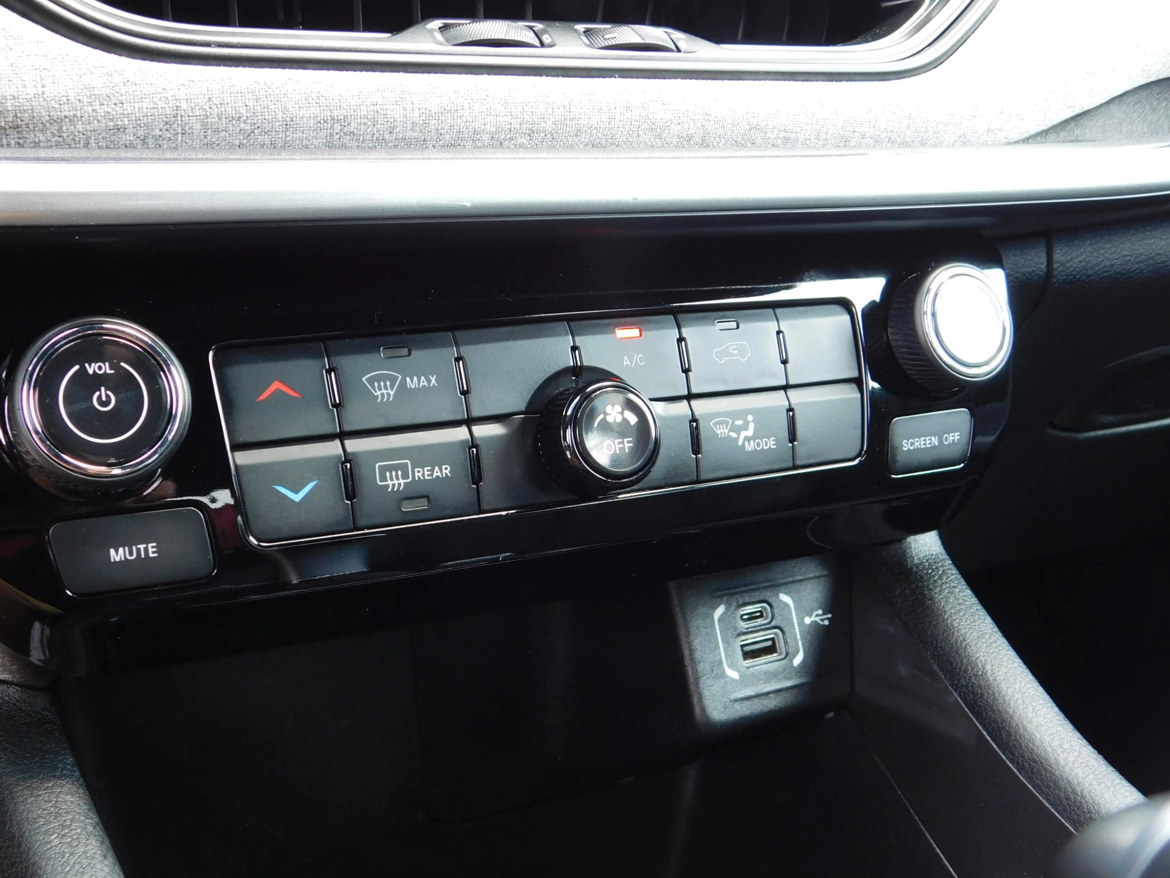 Used 2024 Jeep Compass Latitude AWD/4WD image 20