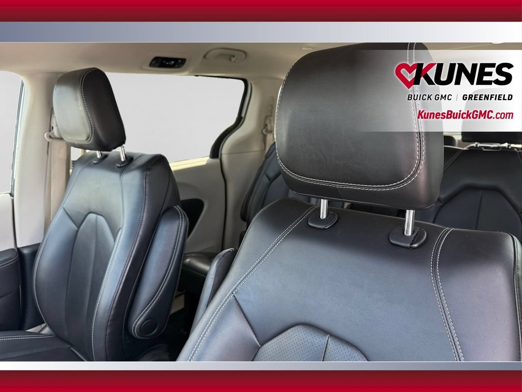 Used 2024 Chrysler Pacifica Touring-L FWD image 19