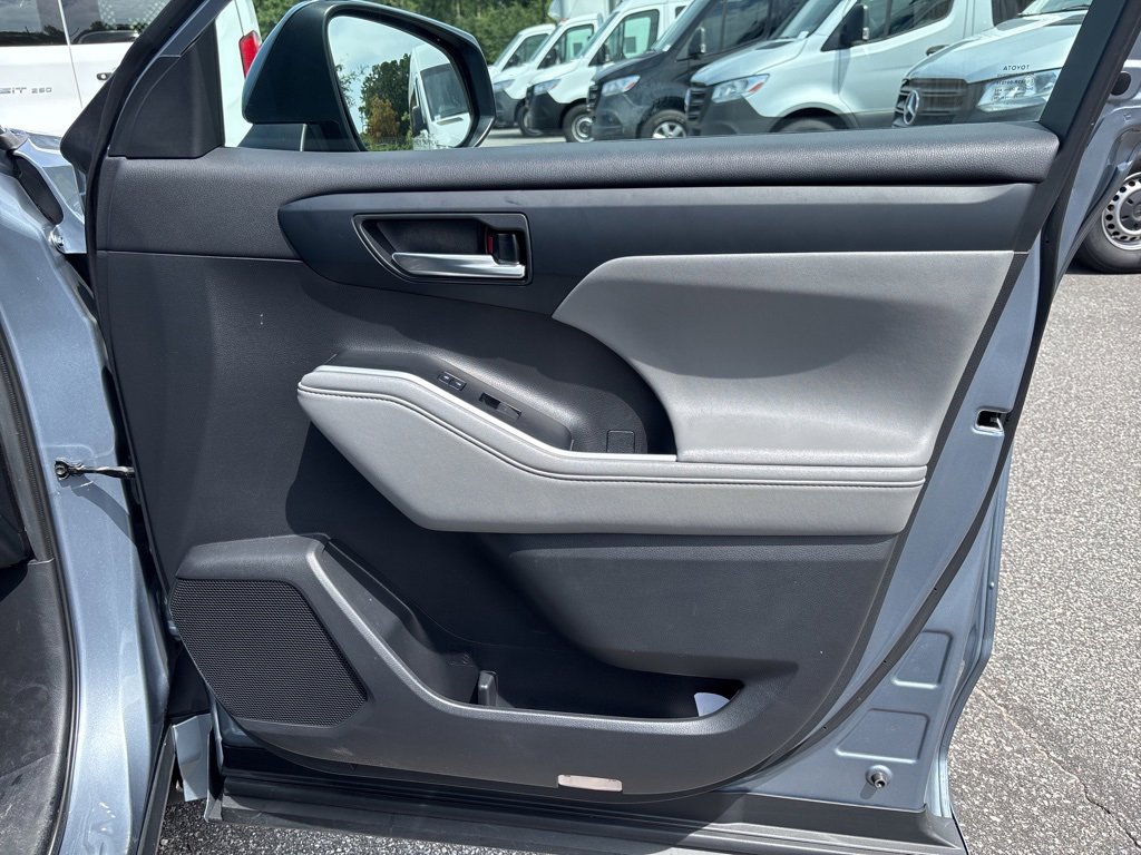 Used 2021 Toyota Highlander XLE image 33