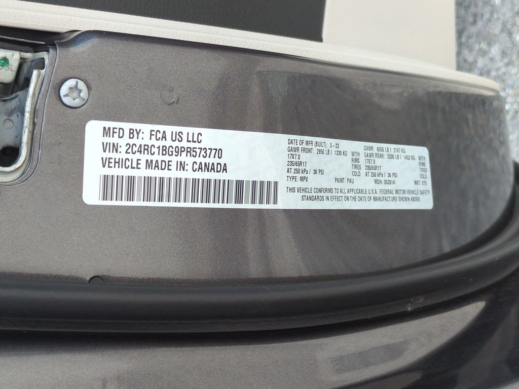 Used 2023 Chrysler Pacifica Touring-L FWD image 23