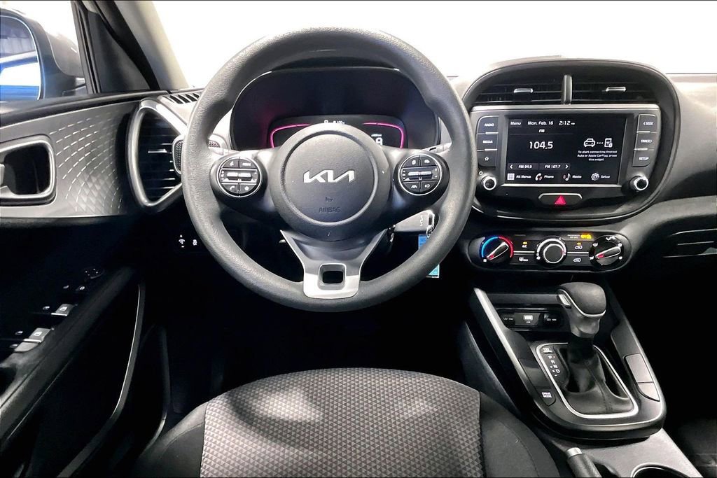 Used 2025 Kia Soul LX w/ LX Technology Package image 7
