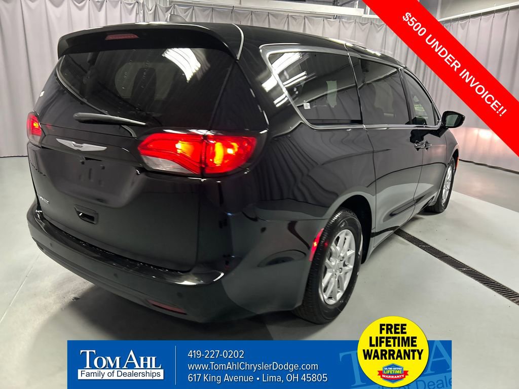 New 2026 Chrysler Voyager LX image 7