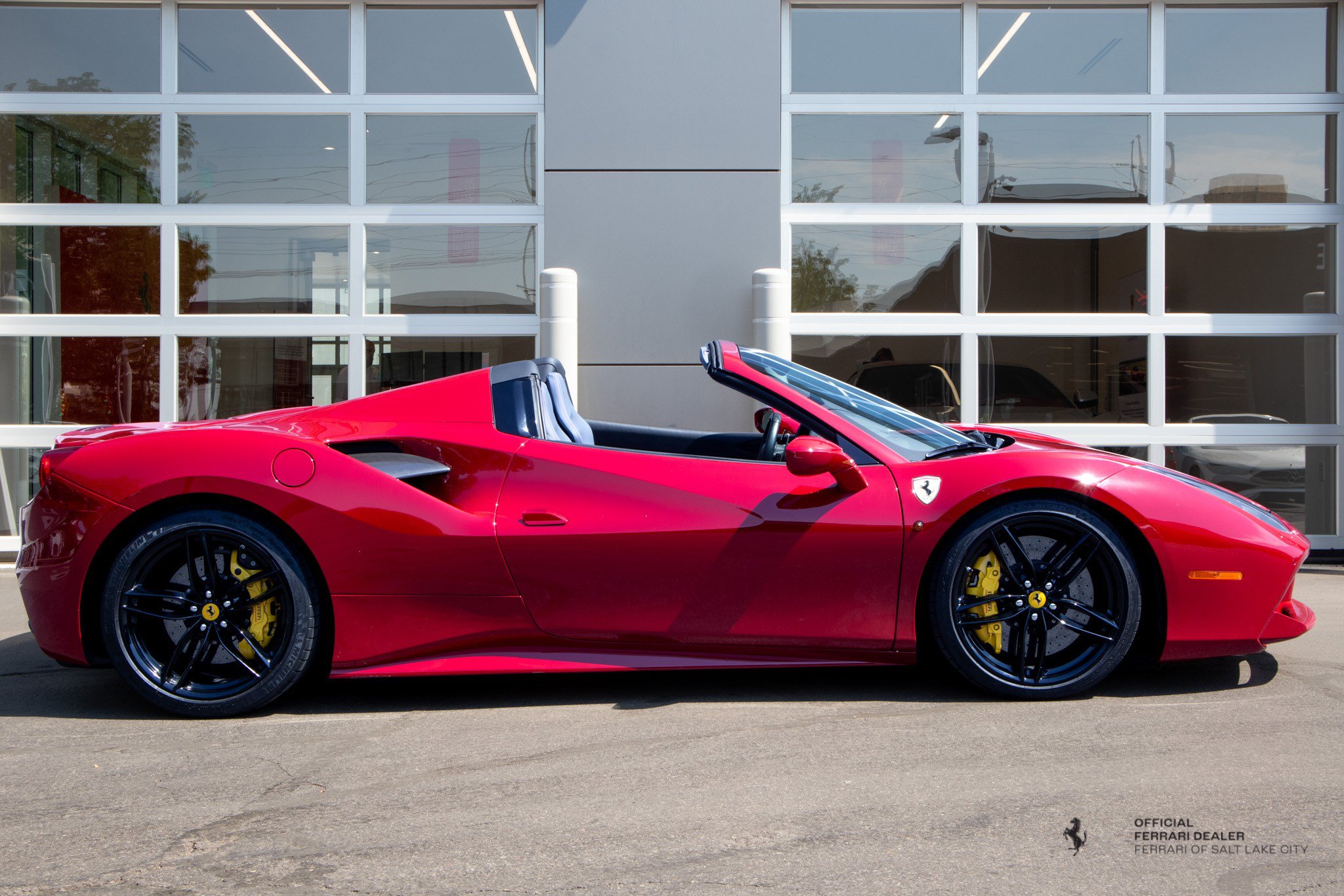 Used 2019 Ferrari 488 Spider RWD image 7