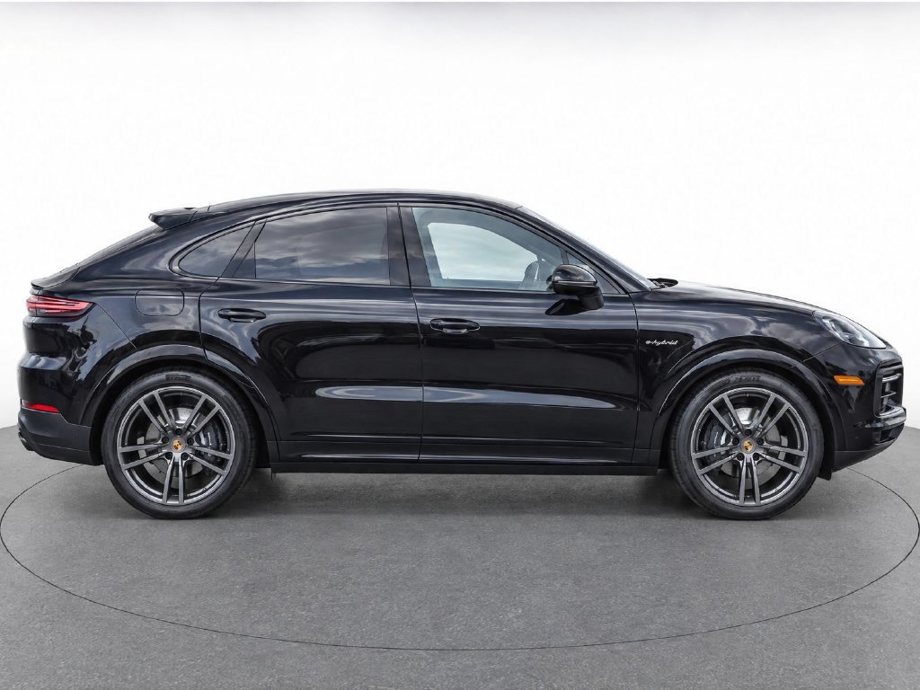 Certified 2022 Porsche Cayenne Platinum Edition AWD/4WD image 3