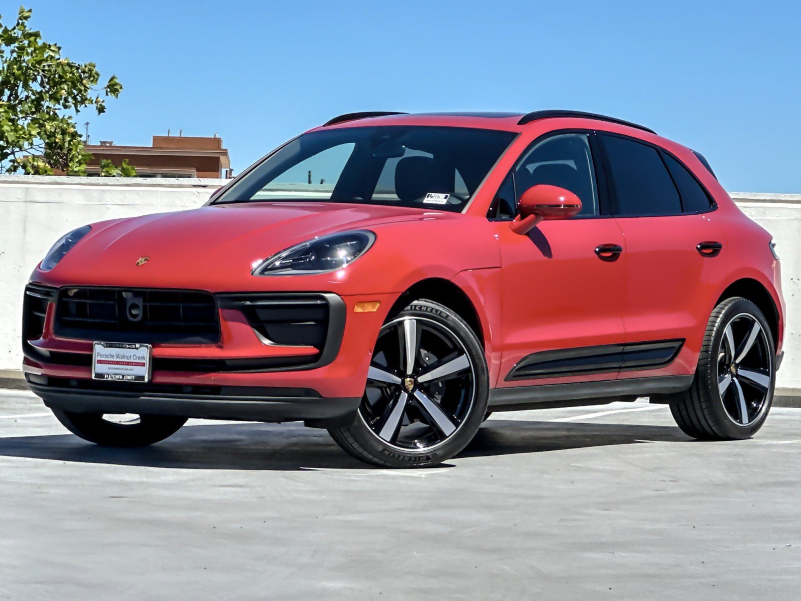 Certified 2025 Porsche Macan image 1