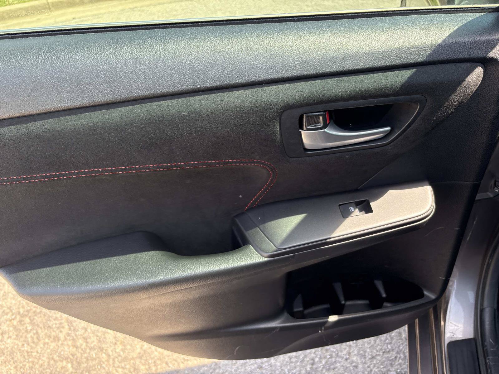 Used 2015 Toyota Camry XSE FWD image 29
