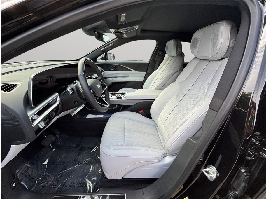 Used 2025 Cadillac Lyriq Luxury w/ LPO, Floor Liner Package image 2