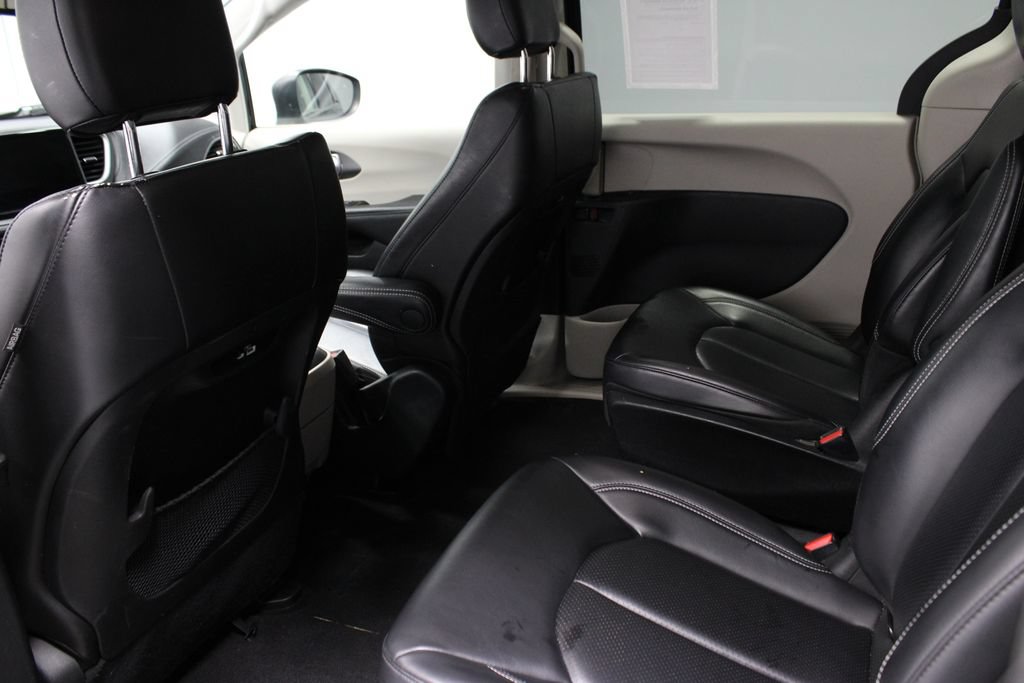 Used 2023 Chrysler Pacifica Touring-L FWD image 21
