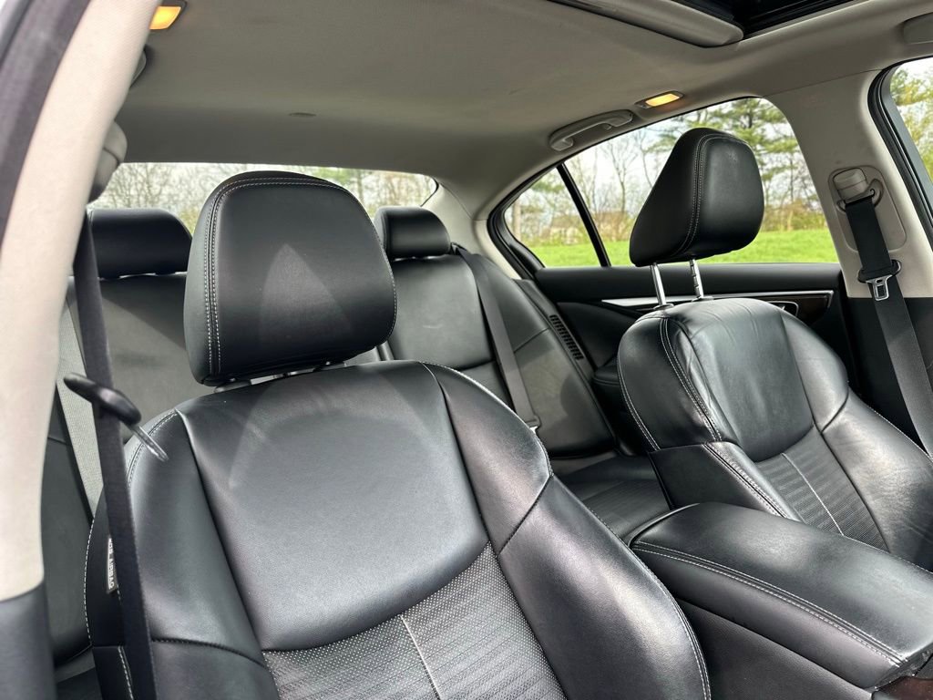 Used 2015 INFINITI Q50 Sport w/ Deluxe Technology Package image 25