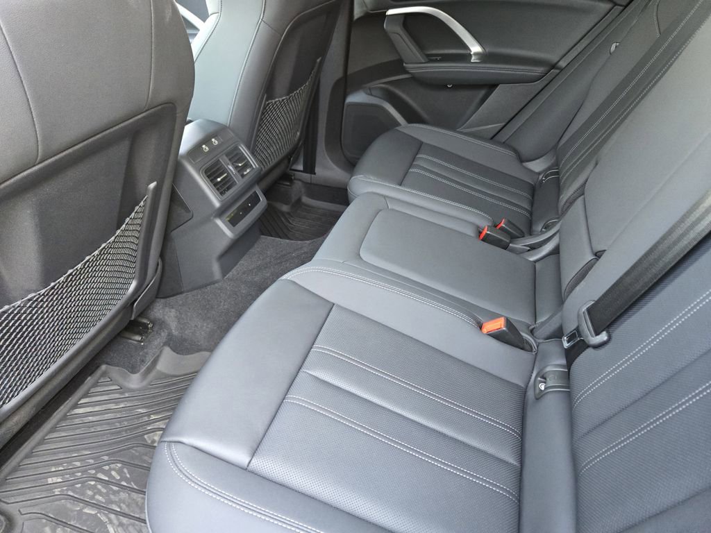 Used 2025 Audi Q5 Premium Plus w/ Premium Plus image 32